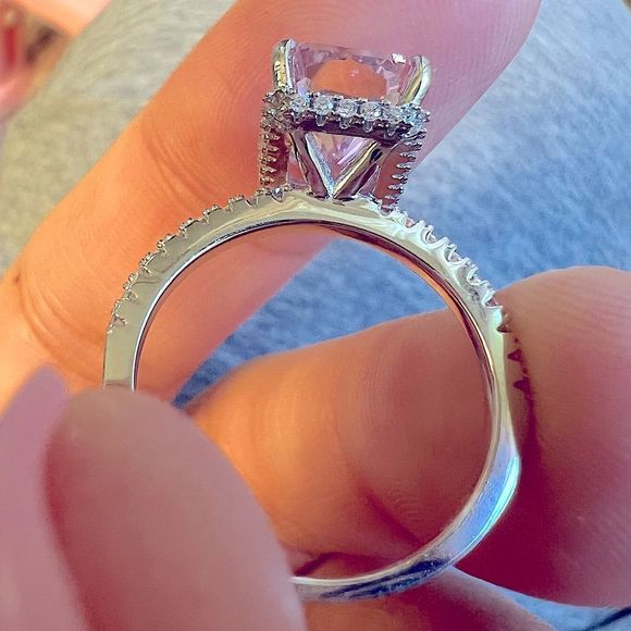 Beautiful pink morganite engagement radiant cut halo ring - Picture 6 of 9